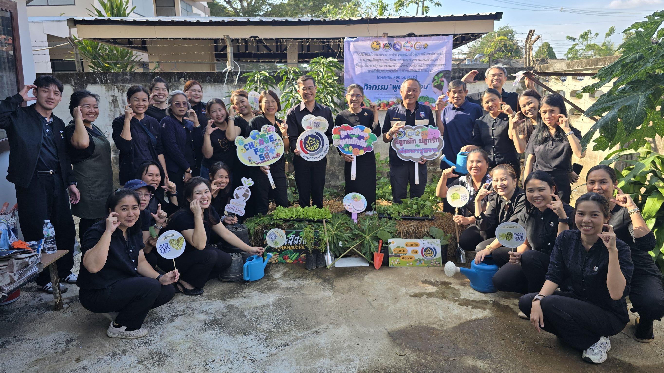 💙 พช.เชียงราย น้อมนำแนวพระราชดำริของสมเด็จพระกนิษฐาธิราชเจ้า กรมสมเด็จพระเทพรัตนราชสุดาฯ สยามบรมราชกุมารี สู่ปฏิบัติการปลูกผักสวนครัว “กิจกรรมผู้นำทำก่อน” 🥦🫑🌶️🥬🥕🧑🏻‍🌾👩🏻‍🌾